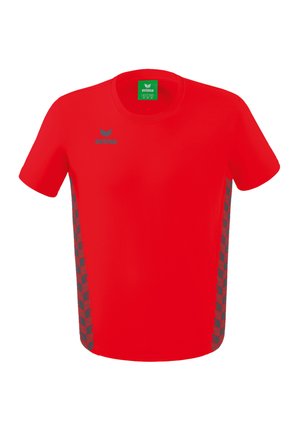 Rode kortemouwen T-shirt van gladde stof, met een grijs patroonaccent aan de zijkanten en een grijs logo op de borst.