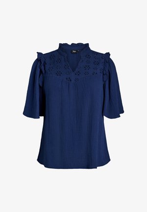 Blusa azul marino con mangas cortas acampanadas, bordado floral calado en la pechera y cuello alto con volantes.