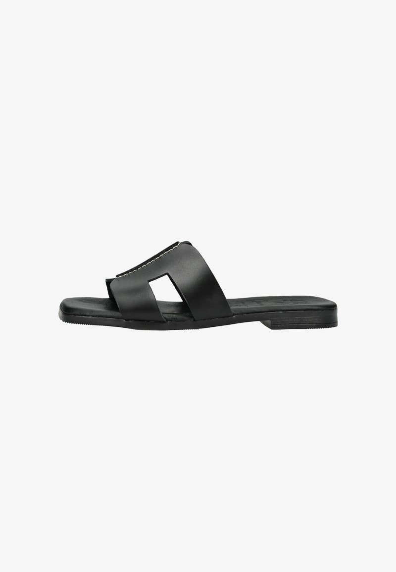 Sandale slide noire avec bout ouvert, design découpé sur le côté, semelle plate et détail de couture blanche sur la bande supérieure.