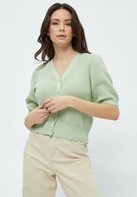 Unselected, green mint