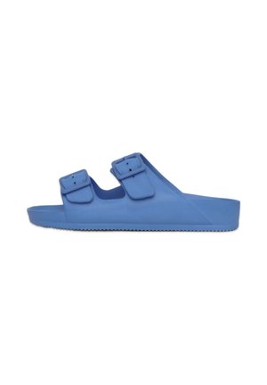 Sandalo blu slip-on con due cinturini regolabili con fibbia e suola texturizzata, mostrato di lato su sfondo bianco.