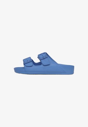 Sandalo blu slip-on con due cinturini regolabili con fibbia e suola texturizzata, mostrato di lato su sfondo bianco.