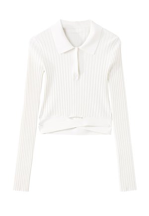 Hvid langærmet polo t-shirt med ribbet tekstur, krave og tre-knap lukning; har en cropped søm med en indpakningsdetalje.