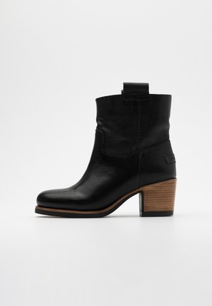 Classic ankle boots - black