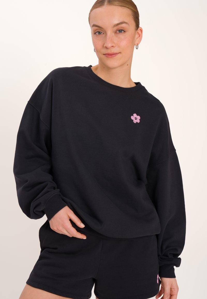 OCEANSAPART Sweater zwart