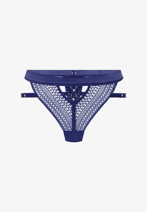 Marineblauwe string met een gaasontwerp en ronde patronen, een effen tailleband, verstelbare bandjes en decoratieve hardwareaccenten.