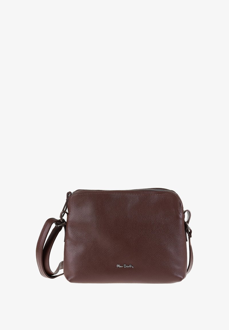 Braune Leder-Crossbody-Tasche mit strukturiertem Oberflächendesign, Reißverschluss und verstellbarem Tragegurt. Mit subtilen Logodetails auf der Vorderseite.