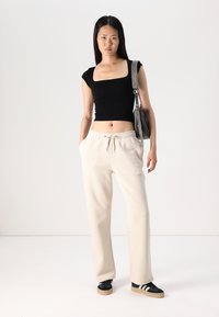 Gina Tricot BASIC STRAIGHT - Spodnji deli trenirk - rainy day