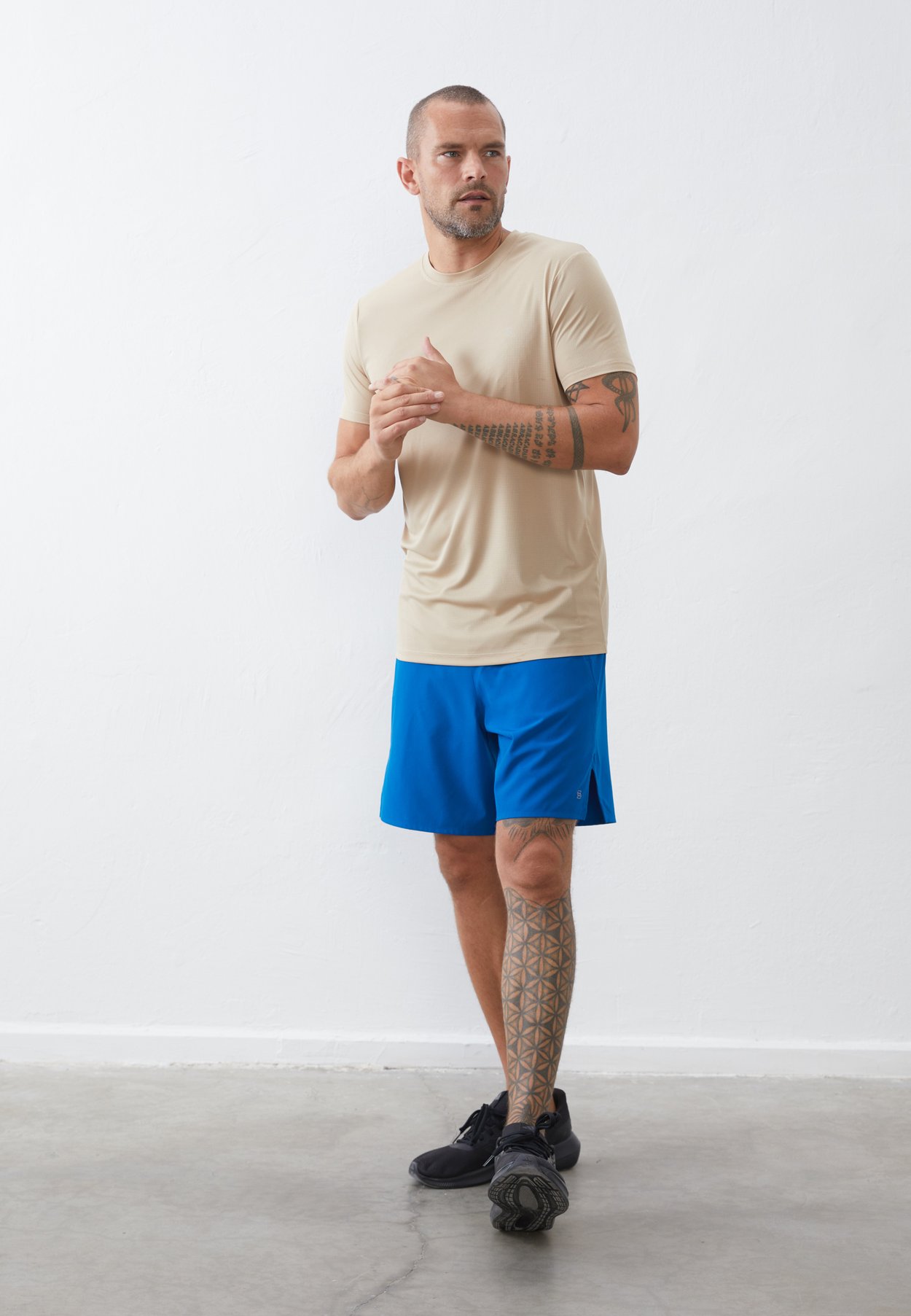 ESSENTIAL RUNNING T-SHIRT WITH REFLECTIVE STRIP