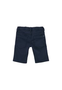 Námořnické modré šortky se pružným pasem, dvěma zadními kapsami a hladkým povrchem. Lem je rovný a dokončený.