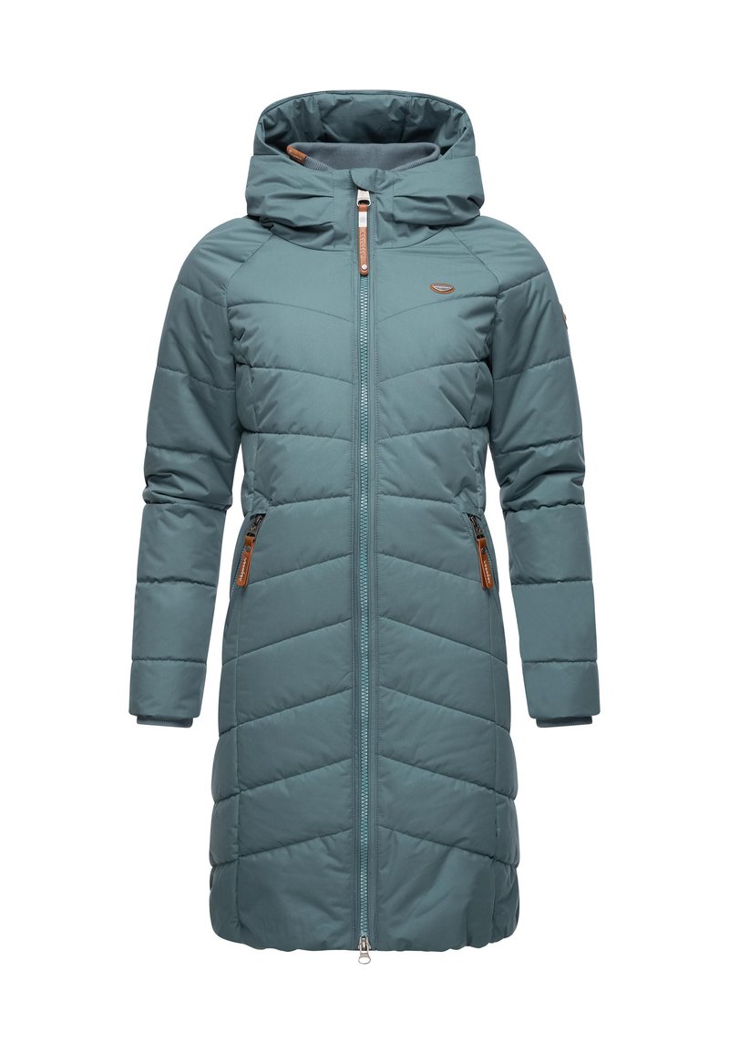 Türkiz színű, kapucnis bélelt kabát, cikk-cakk steppelt mintával, elöl cipzárral, két oldalzsebbel, melyeken barna bőr díszítés található.