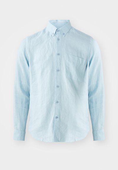Camicia azzurro chiaro a maniche lunghe realizzata in tessuto testurizzato, con colletto a bottoni, bottoni frontali e una tasca sul petto.