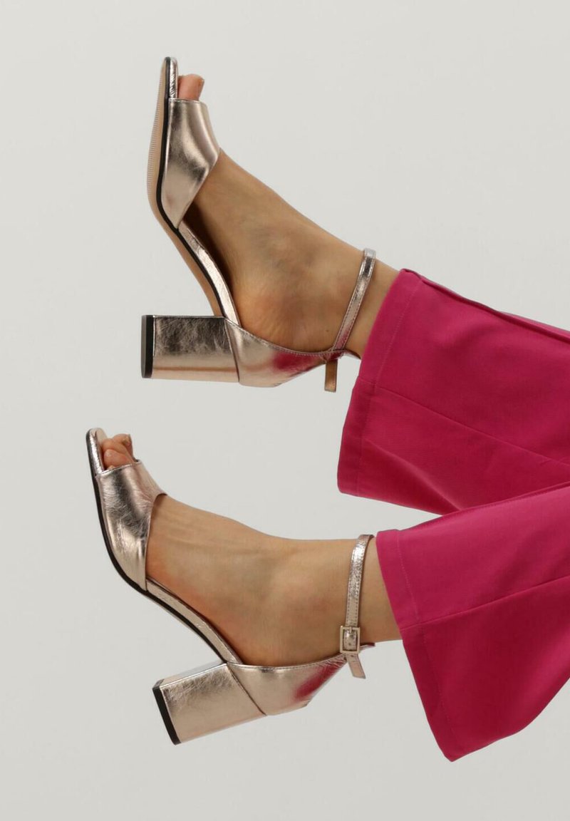 Notre-V Riemensandalette - goud