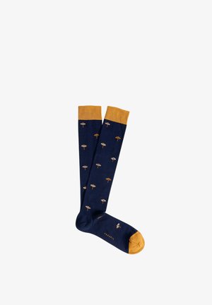 Calzini al ginocchio blu navy con polsini e punte giallo senape, decorati con piccoli motivi a ombrello in giallo senape e bianco.