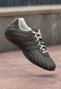 adidas Originals ADIRACER UNISEX - Baskets basses - core black/cream white