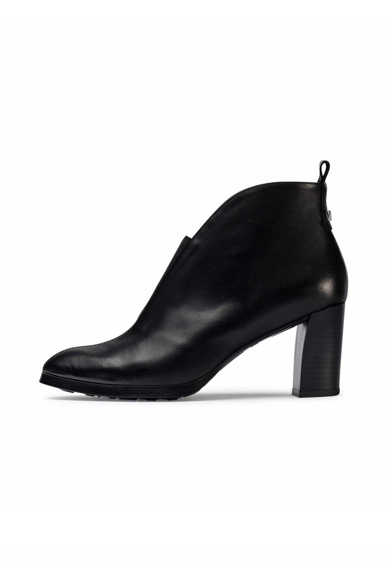 WONDERS - Botki na obcasie