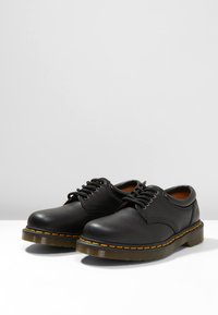 Dr. Martens 8053 - Casual lace-ups - black