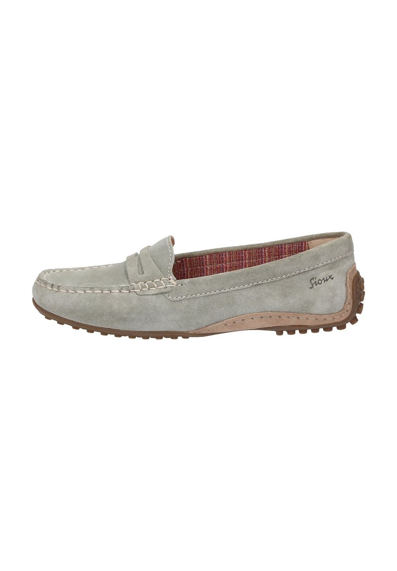 Wildleder-Loafer in Hellgrau mit genähtem Blatt, strukturiertem Innenfutter in Rottönen und Gummisohle mit kleinen Traktionsnoppen.