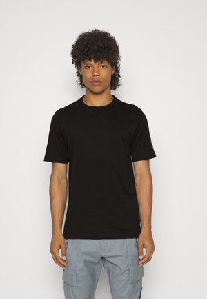 BADGE REGULAR TEE - Paprasti marškinėliai - black