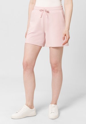 Shorts de sport rose clair en tissu doux, dotés d'une taille élastique avec cordon de serrage, de poches latérales et d'une coupe ample.