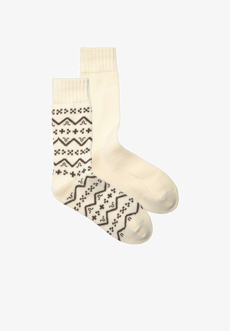 Stricksocken in Creme mit einem strukturierten Muster in Braun, das Zickzack- und Kreuzmotive aufweist; elastische gerippte Bündchen; weiches und warmes Material.