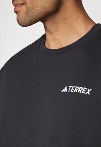 adidas Terrex NAT GEO AEROREADY GRAPHIC - T-skjorte til trening - black