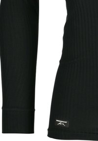 Zwarte langemouwtop met ribbeltextuur, aansluitend ontwerp en een label met de tekst "SWEDMOUNT" nabij de zoom.