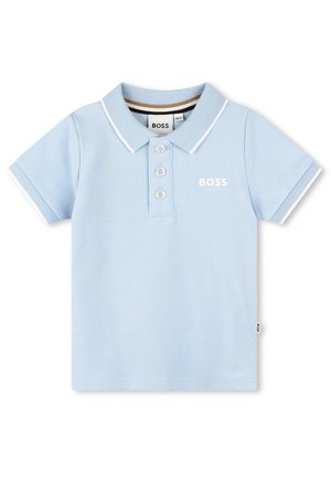 Polo azzurro chiaro realizzato in tessuto testurizzato, con colletto in bianco, tre bottoni e un sottile logo bianco "BOSS" sul petto.