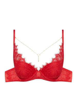 Czerwona koronkowa bielizna w kwiatowe wzory, bezszwowe miseczki, regulowane ramiączka oraz dekoracyjny złoty łańcuszek na środku.