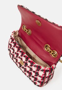 Guess Skuldertasker - dark red