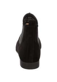 Schwarze Wildleder-Ankle Boots mit glatter Textur, elastischen Seitenpaneelen und einem niedrigen Gummihügel. Sie verfügen über ein minimalistisches Design und eine klare Silhouette.