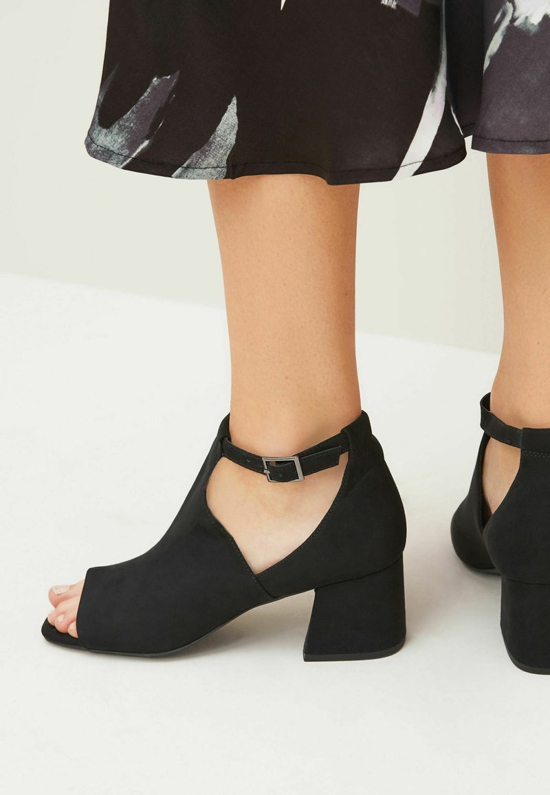 Next FOREVER COMFORT® LOW CUT  - Páskové sandály  - black