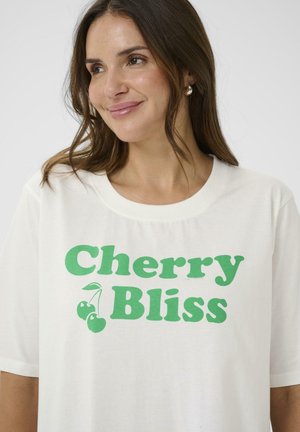 Tricou alb din bumbac, cu text verde îndrăzneț „Cherry Bliss” și grafică cu cireșe, croială lejeră și mâneci scurte. Design minimalist.