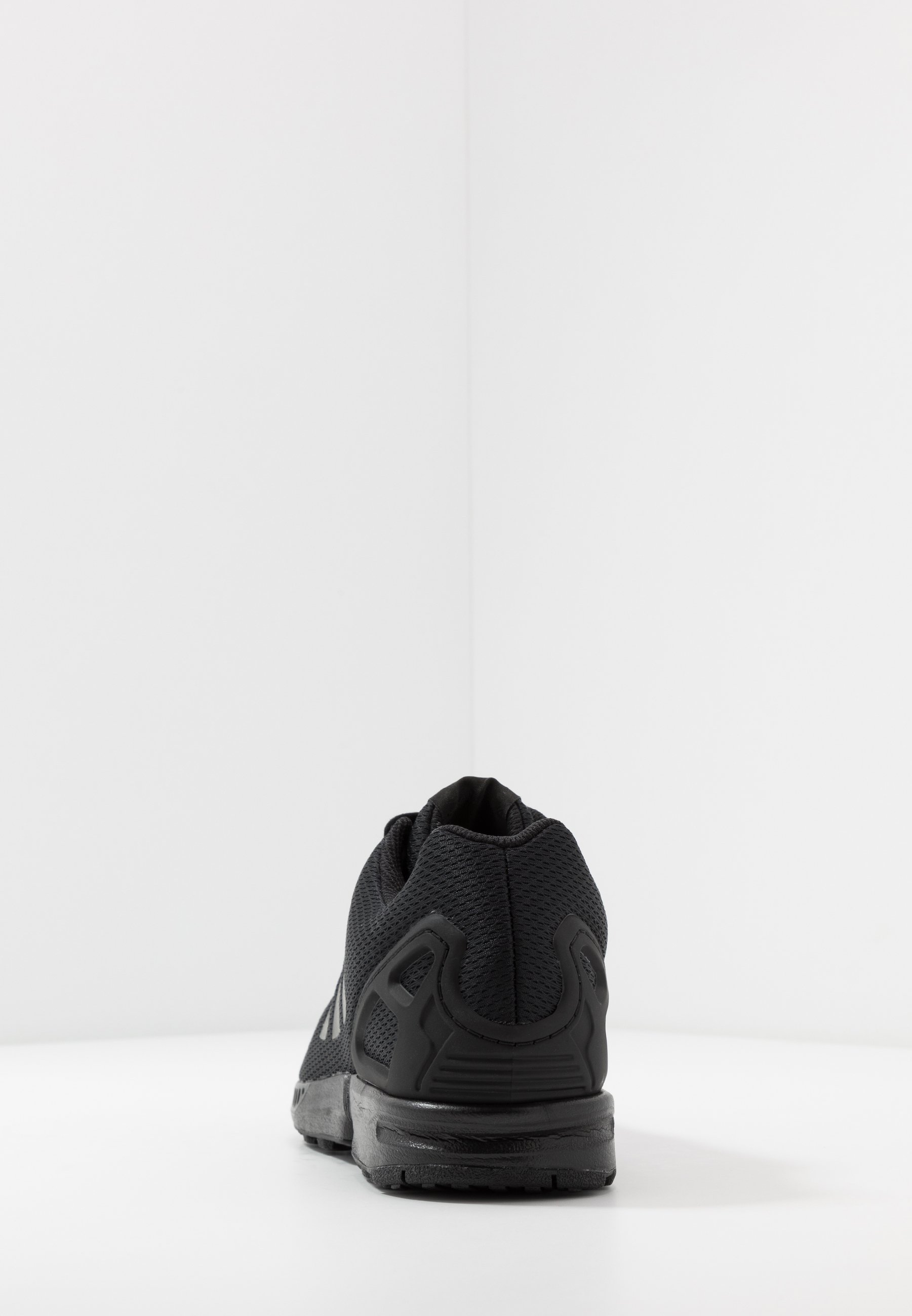 baskets adidas zx flux carbon black black