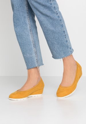 Jana Czółenka na koturnie