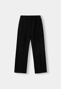 Svarta vida byxor i mjukt tyg, med resårmidja och två sidofickor. Ren design med veckdetaljer.