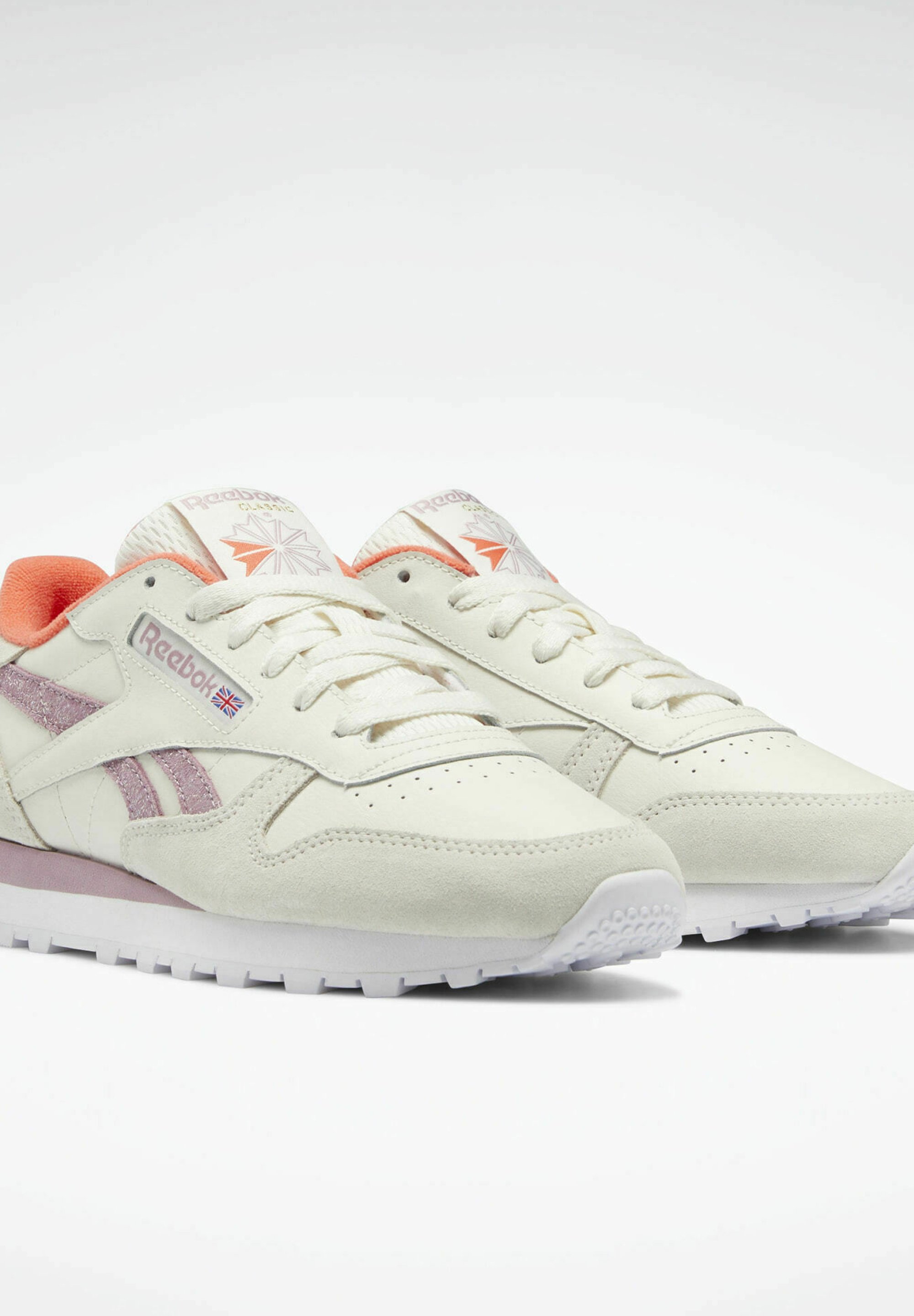 Reebok Classic Trainers - chalk infused lilac cloud white/off-white -  Zalando.de