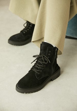 Anna Field Členkové šnurovacie čižmy - black