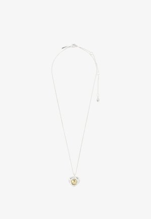 Silberne Kettenhalskette mit herzförmigem Anhänger, der einen polierten kugelförmigen goldfarbenen Mittelpunkt und einen Karabinerverschluss mit verstellbaren Gliedern aufweist.