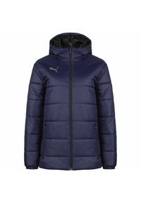 Giacca puffer blu navy con cappuccio, caratterizzata da un'imbottitura orizzontale, chiusura con zip e tasche laterali. Logo mostrato sul petto.