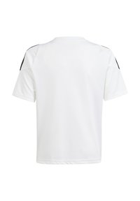 Hvid sportstrøje med korte ærmer og rund halsudskæring, der har sorte detaljer på skuldrene og en glat, tekstureret stof.