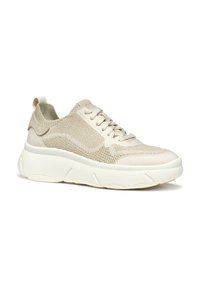 Sneakers in maglia beige con pannelli testurizzati, design con lacci e una suola bianca spessa con scanalature. Include una linguetta sul tallone per una facile calzata.