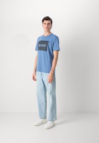 HUGO DULIVE - Potiskana majica - medium blue