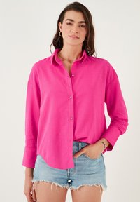 Unselected, fuchsia