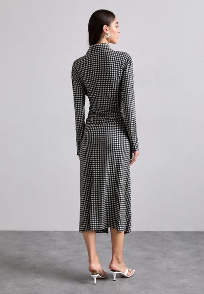 Norma Kamali FOUR SLEEVE SHIRT LONG DRESS - Skjortekjole - black/white