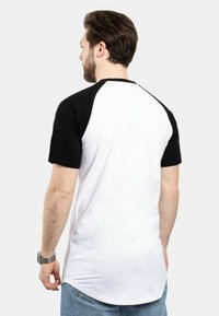 Blackskies ROUND BASEBALL KURZARM - Marškinėliai su spaudiniu - white/black