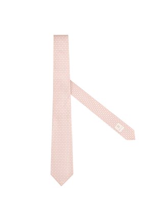 Hellrosa Krawatte mit kleinem weißem geometrischem Muster, flach ausgelegt mit sichtbarem Markenschild am schmalen Ende.