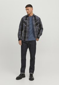 R.D.D. ROYAL DENIM DIVISION RDD DAN - Základné tričko - ombre blue