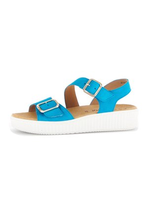 Blaue Wildledersandalen mit zwei verstellbaren Riemen, silbernen Schnallen und einer weißen strukturierten Sohle. Offenes Zehendesign mit einem bequemen Fußbett.