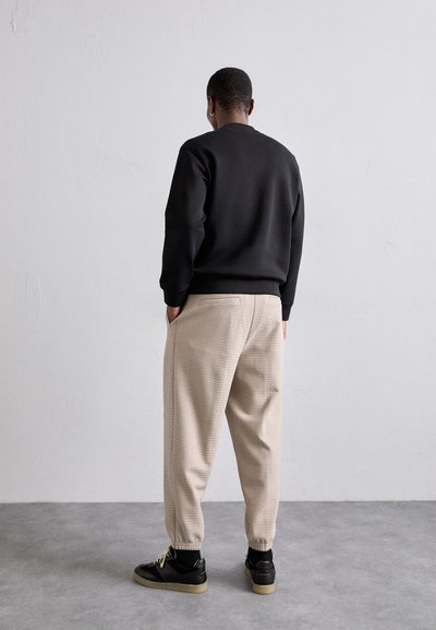 Emporio Armani TROUSER - Treniņtērpa apakšdaļas - incense